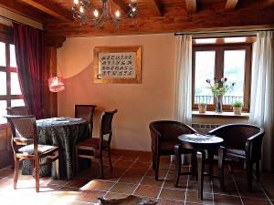 Um restaurante ou outro lugar para comer em Posada Valle del Oso