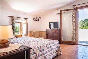 TV a/nebo společenská místnost v ubytování Finca ANGOIXES by Mallorca Villa Selection