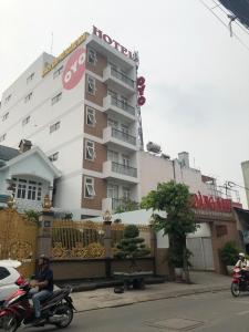 a man riding a motorcycle in front of a building at Ph&uacute; Ho&agrave;ng Nam Hotel in Ho Chi Minh City
