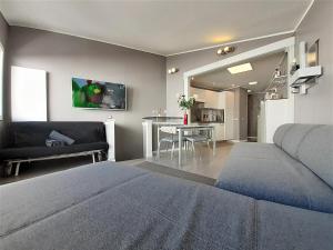A kitchen or kitchenette at La Coquille