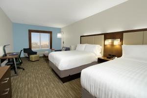 A bed or beds in a room at Holiday Inn Express & Suites Columbus North, an IHG Hotel