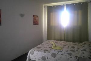 Ein Bett oder Betten in einem Zimmer der Unterkunft Primera linea playa, vista espectacular