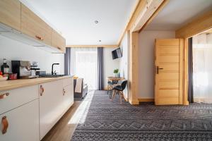 Kuchyňa alebo kuchynka v ubytovaní Tamok Lifestyle Villa