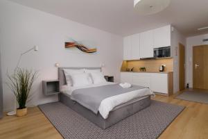 Ένα ή περισσότερα κρεβάτια σε δωμάτιο στο Apartament "Sevach" Kołobrzeg +18 φωτογραφίες