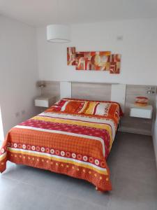 Una cama o camas en una habitación de Apartamentos SM Ciudad Gama