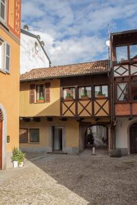 a large building with windows and a courtyard at Alla Piazzetta del Castello in Cernobbio