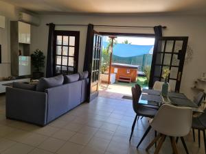 Zdjęcie z galerii obiektu Villa Luxury Playa Blanca w mieście Playa Blanca