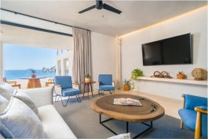TV a/nebo společenská místnost v ubytování 1 Homes Preview Cabo