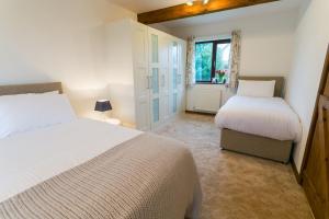 a bedroom with two beds and a window at Erw Fach in Valley