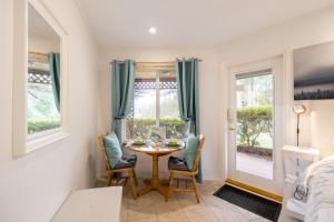 Gallery image of Enchanter Ocean View Suites in Madeira Park