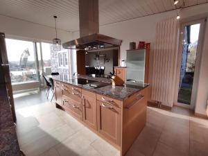 eine große Küche mit einer Spüle und einer Theke in der Unterkunft Luxurious Villa in Stavelot with Sauna and Pool in Stavelot