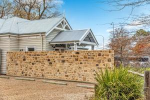 Photo de la galerie de l'établissement Grandview Accommodation - The Elm Tree Apartments, à Mount Barker