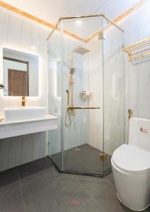 Bilik mandi di Maris Da Nang Hotel & Apartment