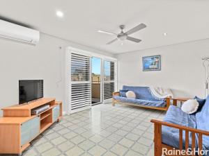 Gallery image of Cosy Beachside Unit, Short Stroll to the Beach in Terrigal