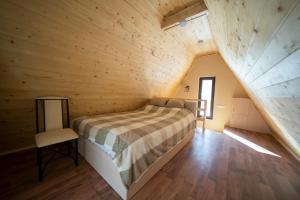 Ένα ή περισσότερα κρεβάτια σε δωμάτιο στο Woodland cottages