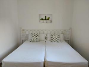 A bed or beds in a room at Viviendas Ferrer-Es Mal Pas