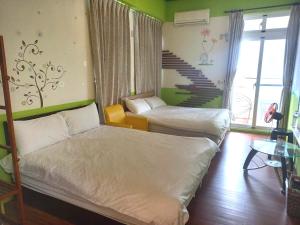 two beds in a room with a staircase on the wall at 花沐嵐民宿 in Taitung City +16 photos