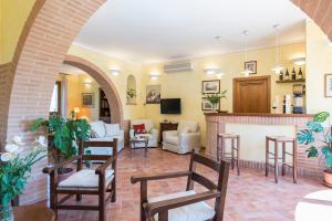A television and/or entertainment centre at Poderina dei Poggi 16, Emma Villas