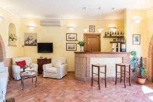 A television and/or entertainment centre at Poderina dei Poggi 16, Emma Villas