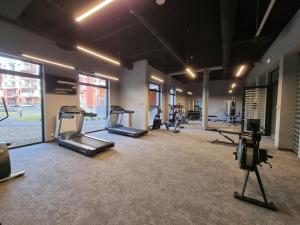 Posilňovňa alebo fitness centrum v ubytovaní Apartament z BASENEM Polanki Park - 365PAM