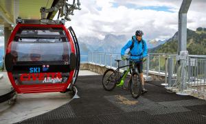 Kerékpározás Tabià Alleghe vista lago, monte Civetta Dolomiti környékén