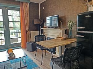 Μια τηλεόραση ή/και κέντρο ψυχαγωγίας στο Villa Prinsenhof # Twaalf