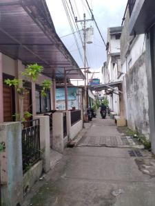 ジョグジャカルタにあるKangen Yogya Homestay Malioboro Mitra RedDoorzのギャラリーの写真