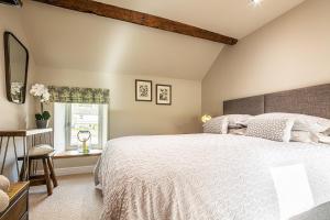 En eller flere senge i et værelse på Hilldale Cottage