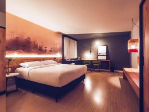 Cama ou camas em um quarto em Hotel Cassino Tower Curitiba Aeroporto By Nacional Inn