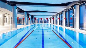 an empty swimming pool in a building at Sea View Moss VIP Apartment in Kołobrzeg