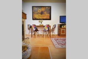 A seating area at The Secret Lodge- NEW with private GARAGE, entire house
