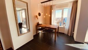 a dining room with a table and a mirror at At Juliette in Zandvoort