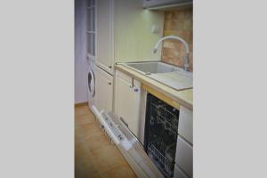 A kitchen or kitchenette at The Secret Lodge- NEW with private GARAGE, entire house