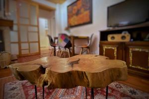 A seating area at The Secret Lodge- NEW with private GARAGE, entire house