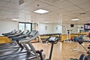 Fitness centrum a/nebo fitness zařízení v ubytování Regent Palace Hotel