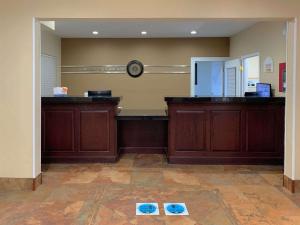 Lobby o reception area sa MainStay Suites Addison - Dallas