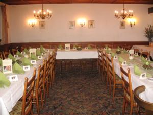 a room with long tables and chairs with green napkins at Hotel Gasthaus Zum Hirschen in Simonswald