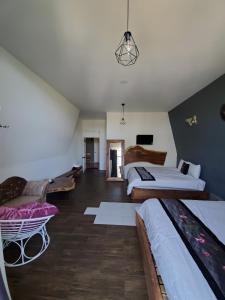 Giường trong phòng chung tại Tremolo Villas Dalat