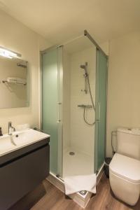 A bathroom at Hotel Bibois