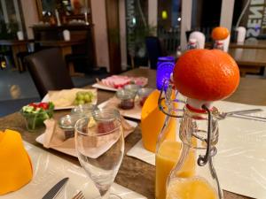 an orange sitting on top of a bottle of orange juice at Hotel am Rosenbad in Fulda