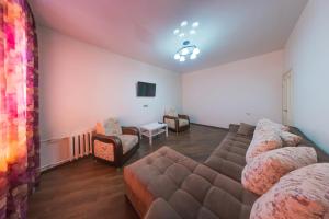 a living room with a couch and chairs at Апартаменты на Ленинской от ApartmentCity in Mogilev
