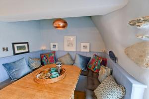 Χώρος καθιστικού στο Oyster Catcher