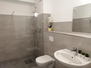 a bathroom with a toilet and a sink at Apartment OG in Oststeinbek