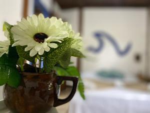 Vila Pequeá Pousada Ilhabela客房内的一张或多张床位