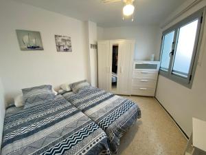 a bedroom with a bed and a ceiling fan at Apartment Claveles 2 in Telde