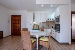 A kitchen or kitchenette at Appartamento San Teodoro centro