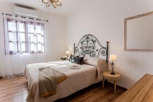 A bed or beds in a room at Appartamento San Teodoro centro