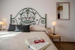 A bed or beds in a room at Appartamento San Teodoro centro
