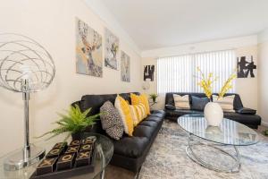 1BR w/ Pool & Gym-15mins to Beach, near Sea World!