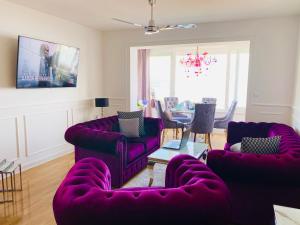 Televízia a/alebo spoločenská miestnosť v ubytovaní Appartements Belli